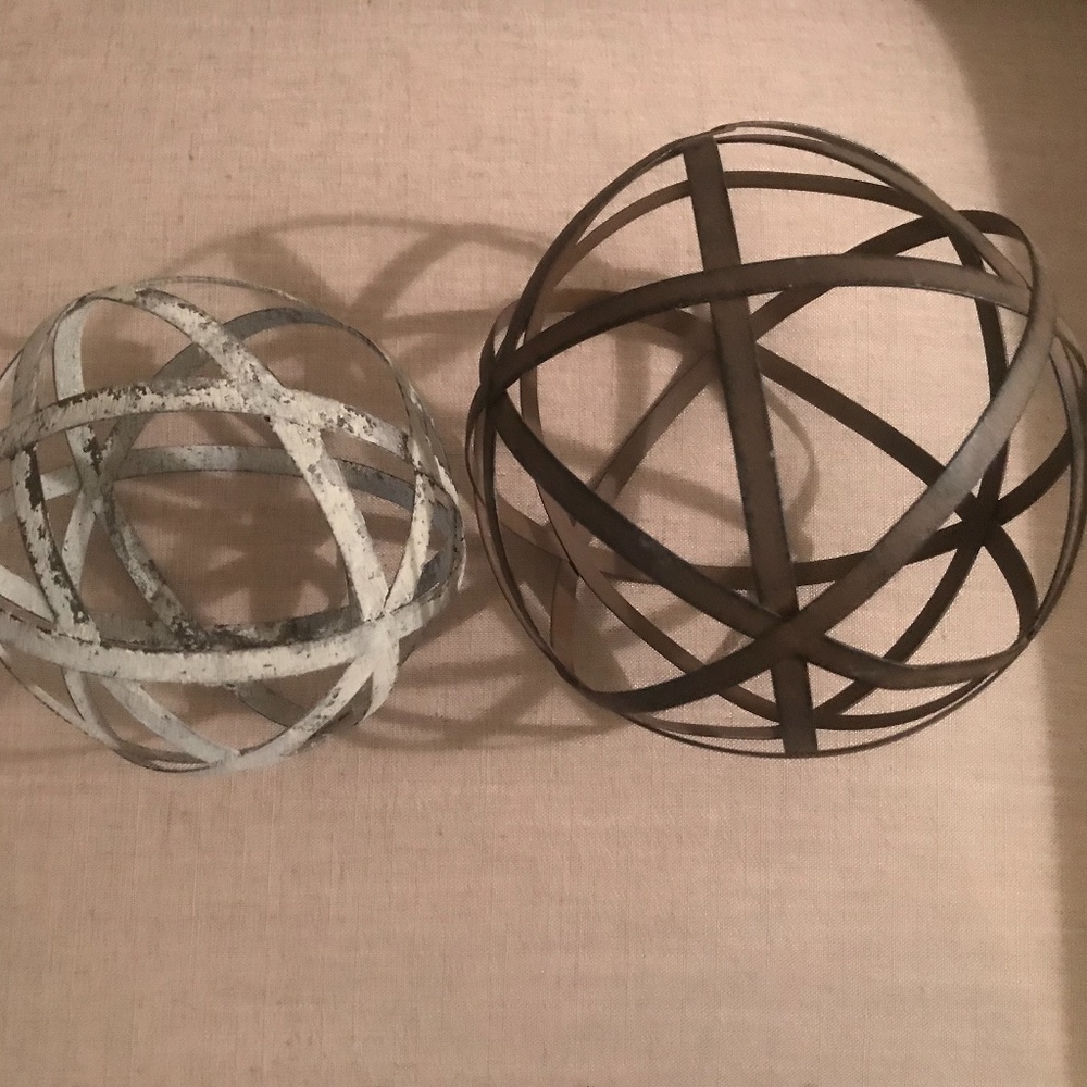 Metal Cage Balls set of 2